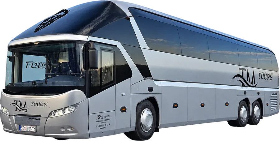 Srebrni autobus Neoplan Starliner VIP Class s natpisom TM Tours