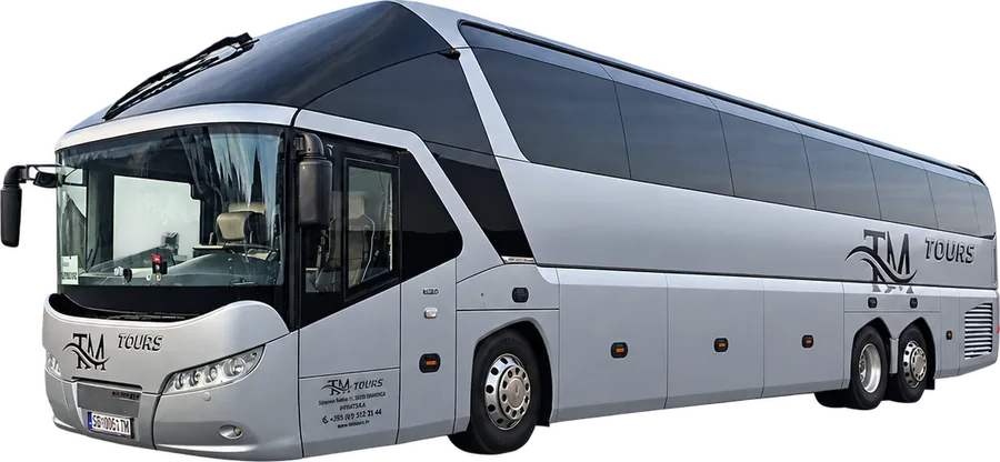 Srebrni autobus Neoplan Starliner s natpisom TM Tours